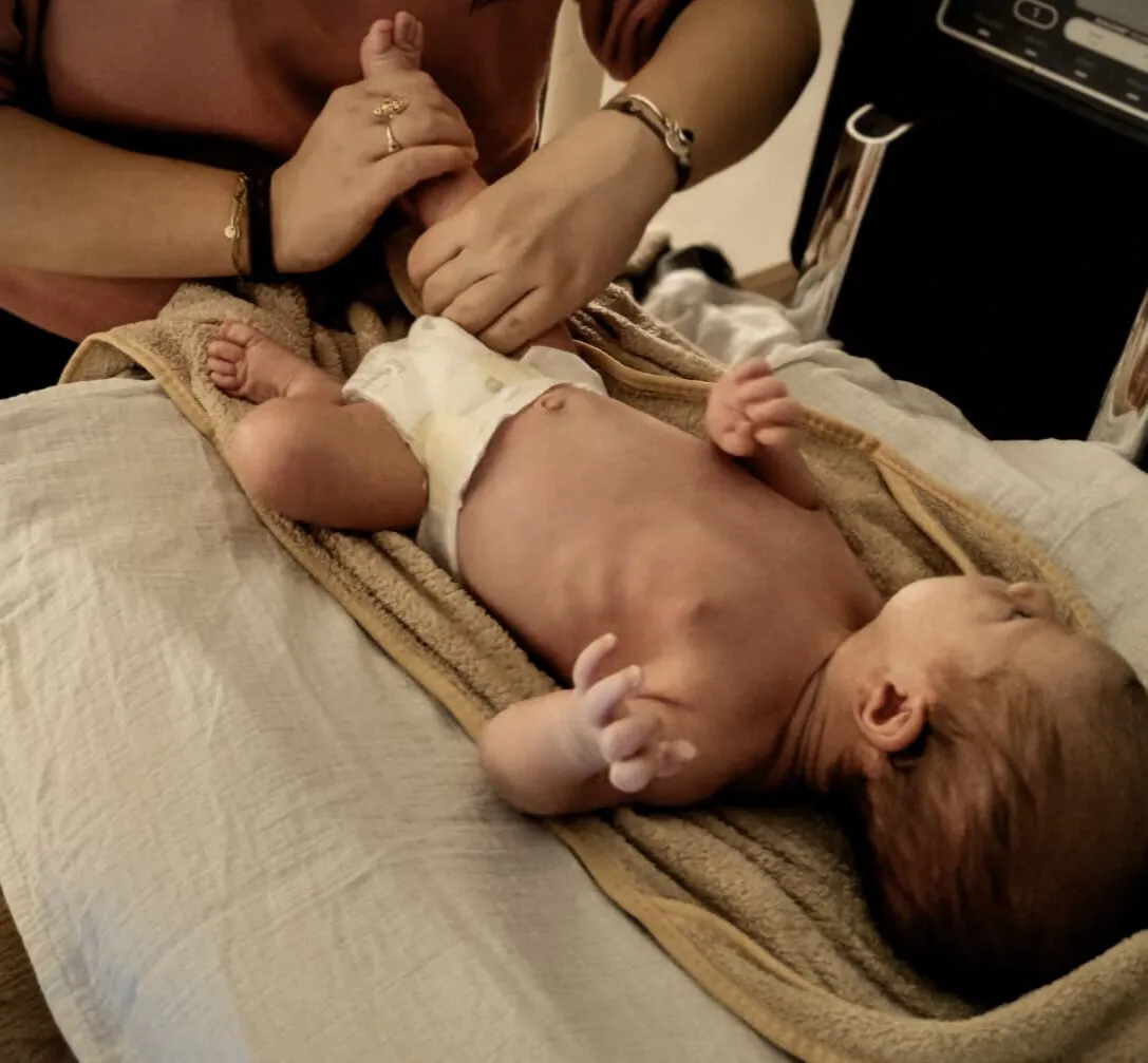 Massage bébé Shantala : les bienfaits pour le sommeil et le lien parent-enfant