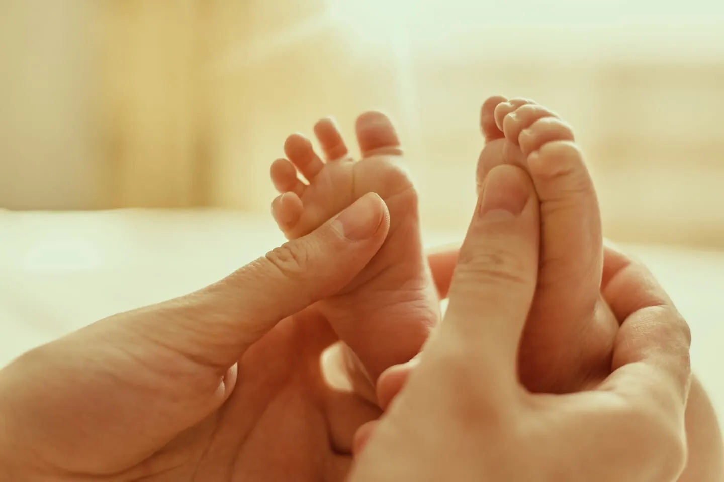 Massage bébé Shantala : les bienfaits pour le sommeil et le lien parent-enfant