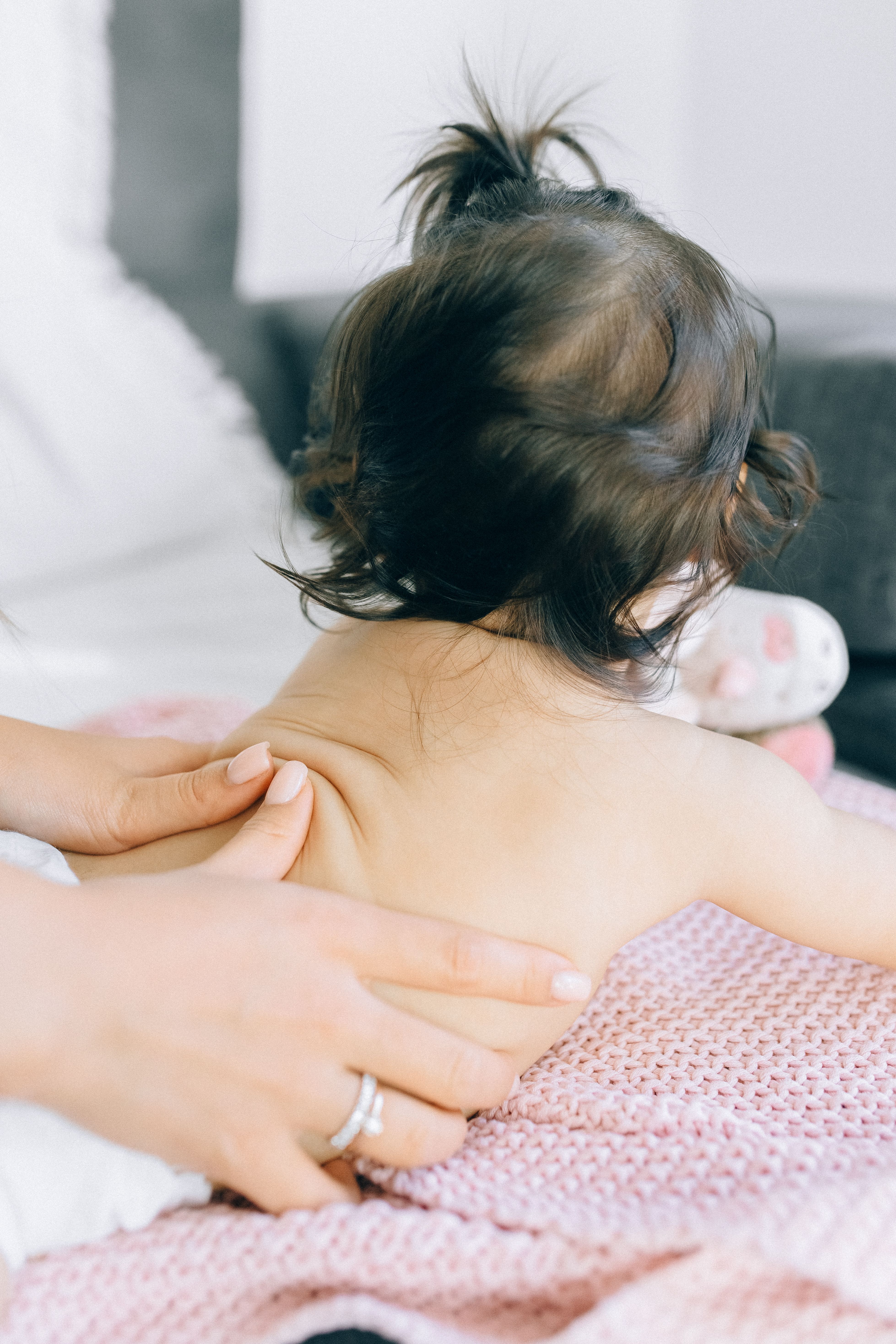 Cadeau de naissance à Montpellier : offrir un soin vraiment utile aux jeunes parents